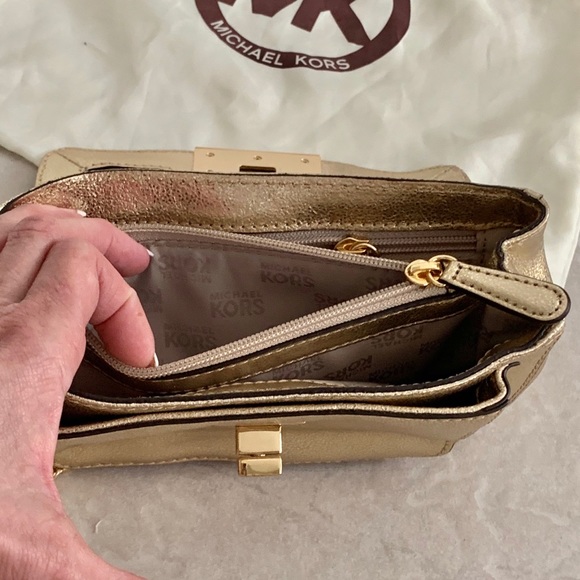 NEW CONDITION - MICHAEL KORS Shoulder/Crossbody Bag (Gold) - Picture 15 of 16